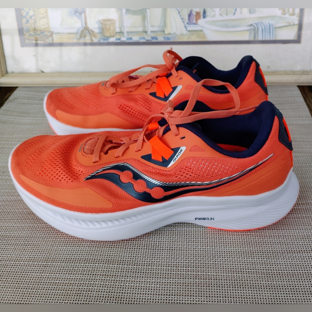 Saucony "Guide 15" Lightweight Orange Mesh/Navy Running/Casual Shoes. Size 9.5.